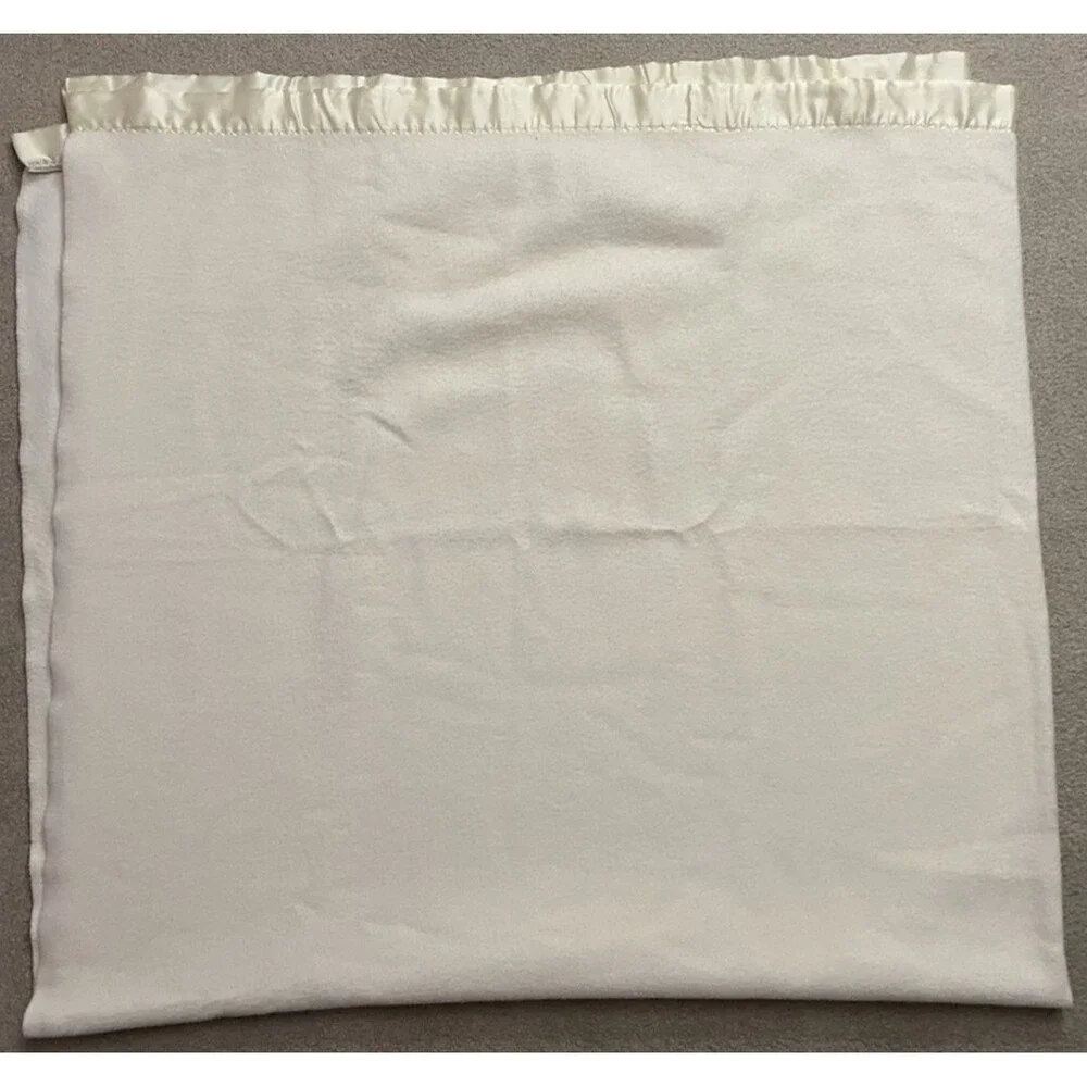 Vintage Betty S Cream Ivory Satin Trim Fleece Blanket 85x90 USA
